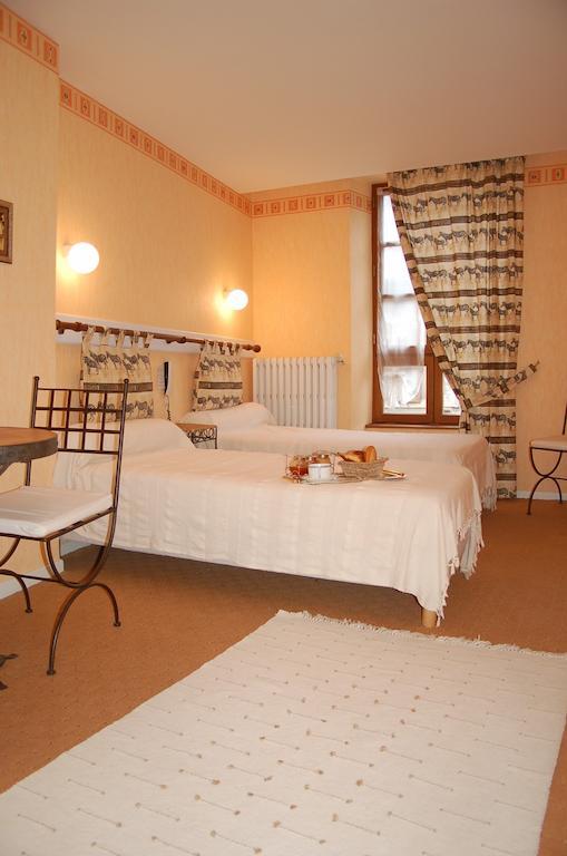 Auberge Saint Fleuret Estaing  Exteriör bild