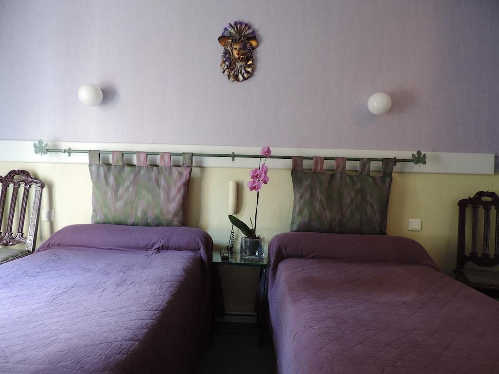 Auberge Saint Fleuret Estaing  Rum bild