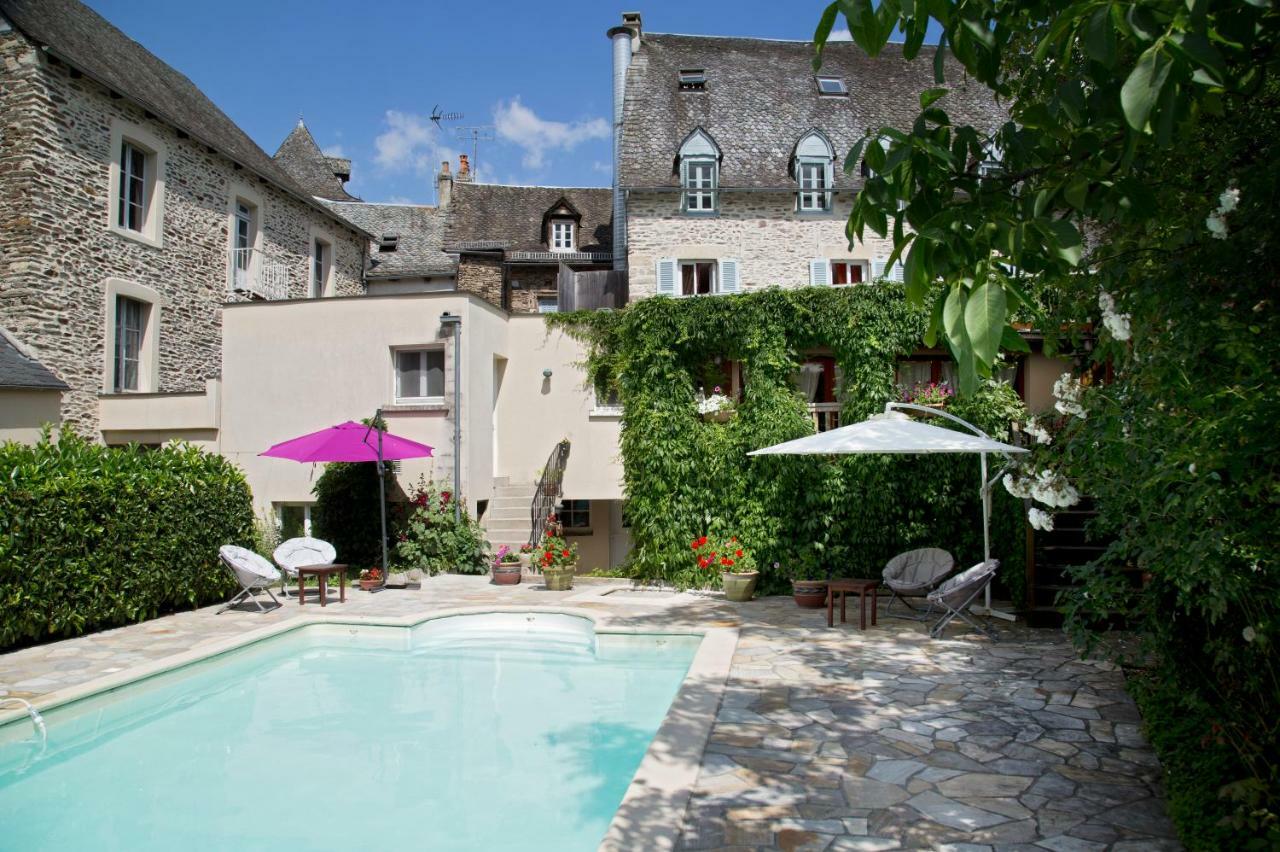 Auberge Saint Fleuret Estaing  Exteriör bild